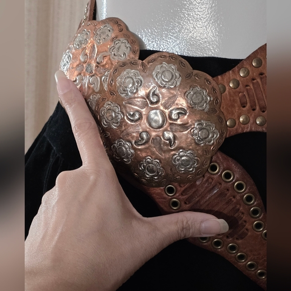 Vintage CHICOS camel Leather copper Silver Morraco Concho Belt Boho Adjustable - Picture 3 of 13